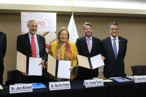 SIPPO Peru firma primer MoU con PERUCAMARAS